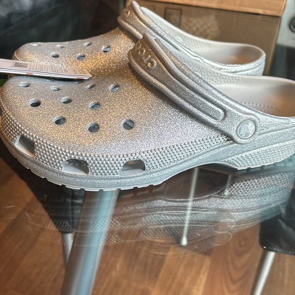 Crocs Classic Silver Glitter Clogs in Size M9/W11 BNWT - Picture 4 of 14